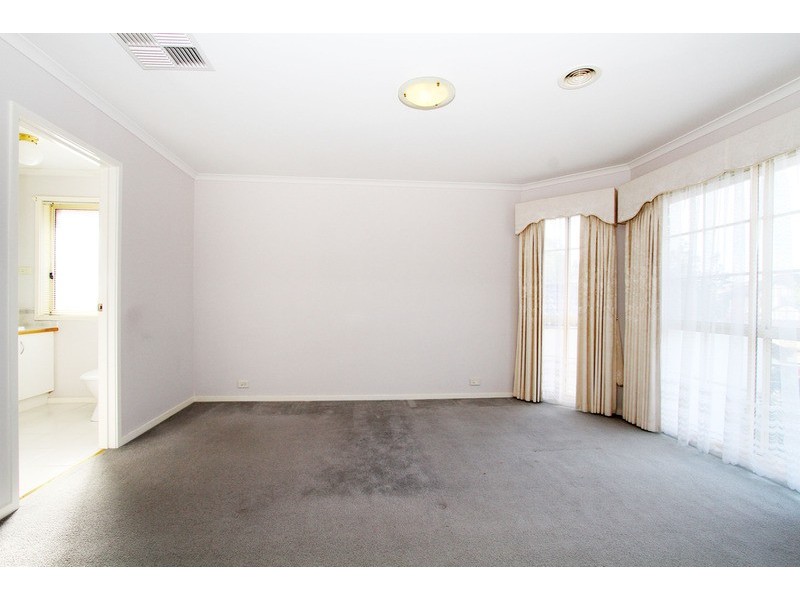 33 McCubbin Drive, Taylors Lakes VIC 3038