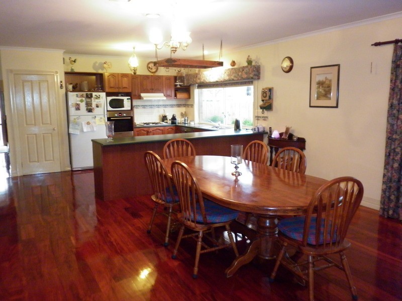 10 Roper  Court, Taylors Lakes VIC 3038