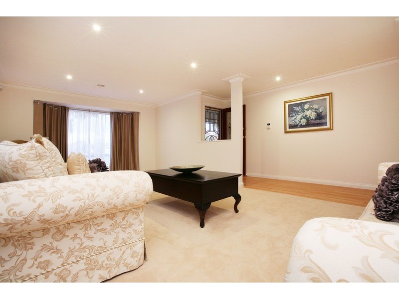 29 Wellesley Drive, Taylors Lakes VIC 3038