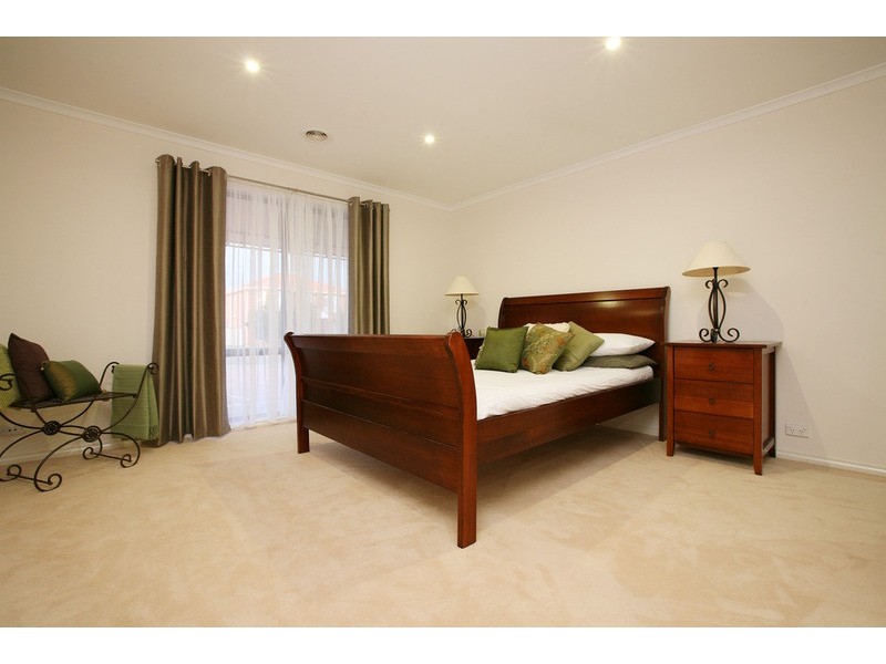 29 Wellesley Drive, Taylors Lakes VIC 3038