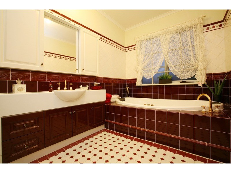 30 Bellevue Boulevard, Hillside VIC 3037