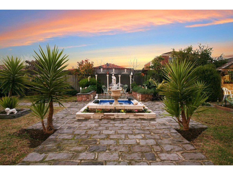 30 Bellevue Boulevard, Hillside VIC 3037