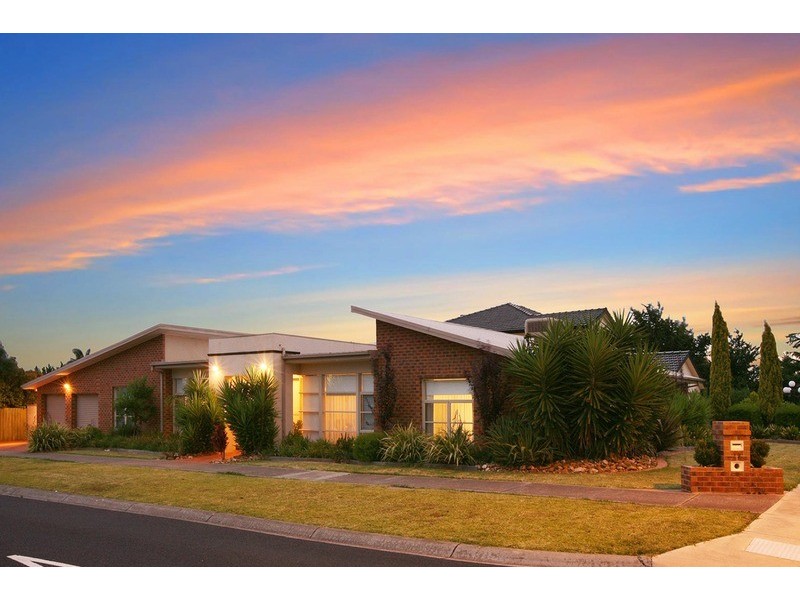 28 Verona  Drive, Taylors Lakes VIC 3038