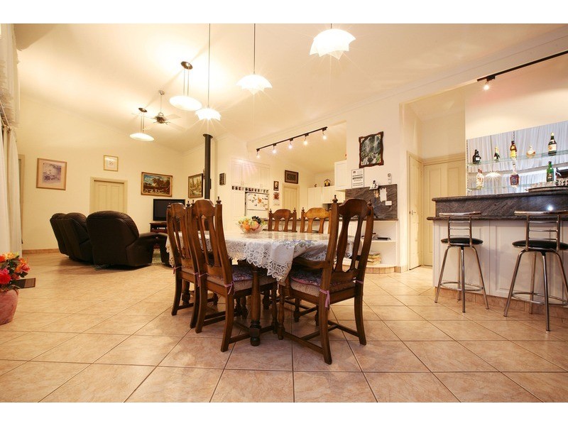 28 Verona  Drive, Taylors Lakes VIC 3038