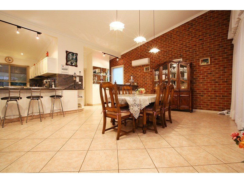 28 Verona  Drive, Taylors Lakes VIC 3038