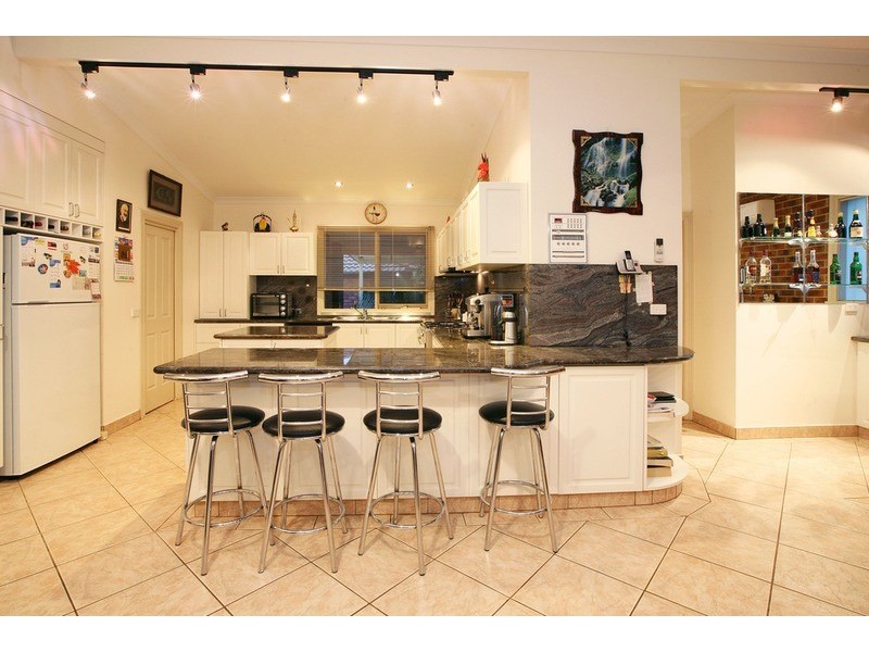 28 Verona  Drive, Taylors Lakes VIC 3038