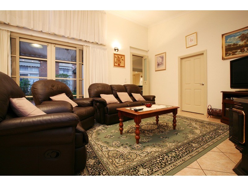 28 Verona  Drive, Taylors Lakes VIC 3038