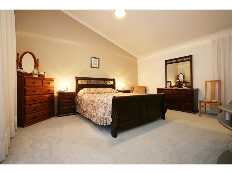 28 Verona  Drive, Taylors Lakes VIC 3038