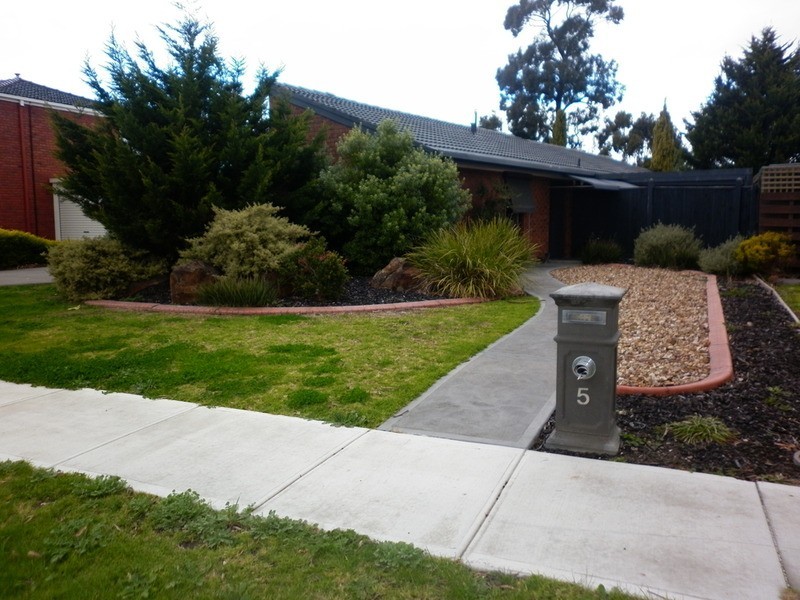 5 Apollo Road, Taylors Lakes VIC 3038