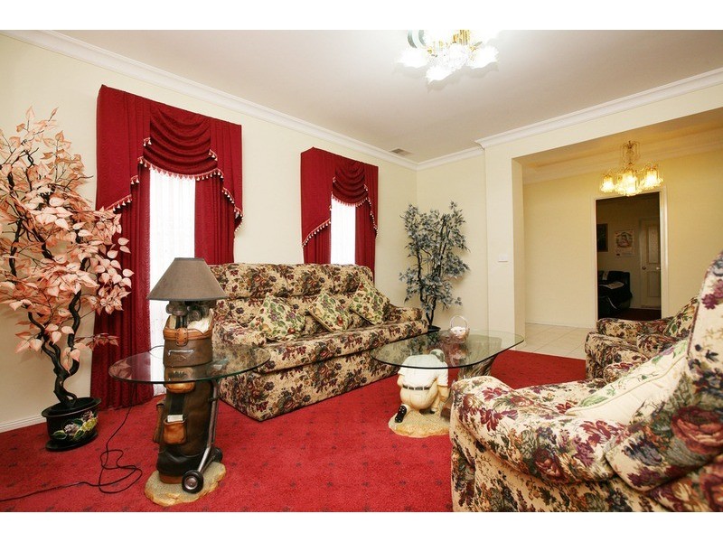 21 Salvana Court, Taylors Lakes VIC 3038