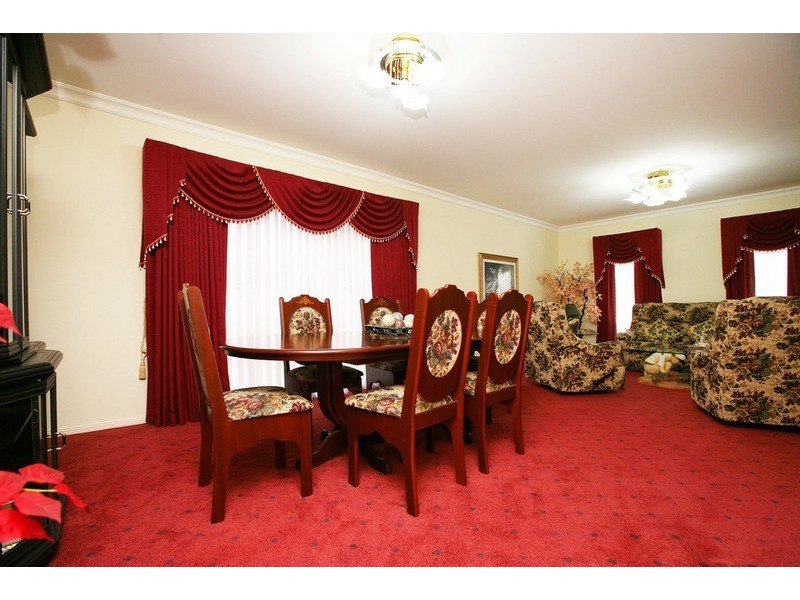 21 Salvana Court, Taylors Lakes VIC 3038