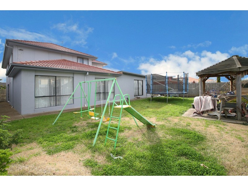 21 Salvana Court, Taylors Lakes VIC 3038