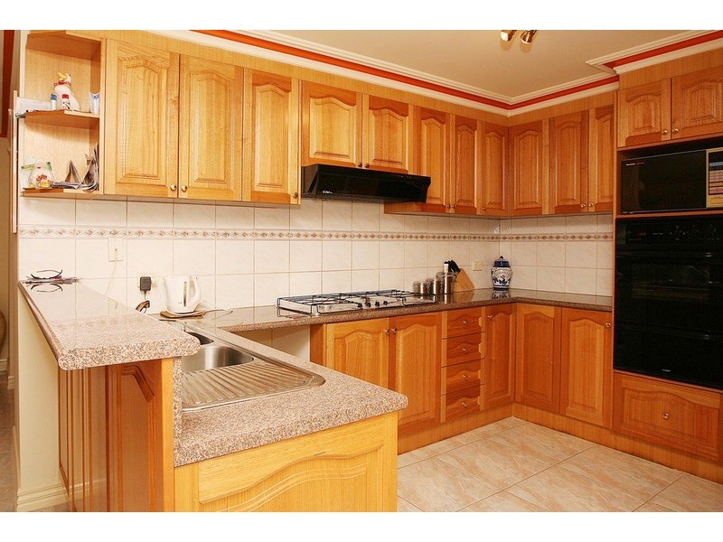 13 Whitmore  Place, Hillside VIC 3037