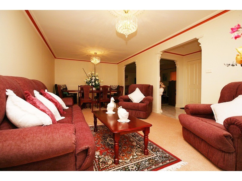 13 Whitmore  Place, Hillside VIC 3037