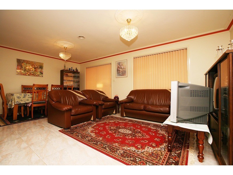 13 Whitmore  Place, Hillside VIC 3037