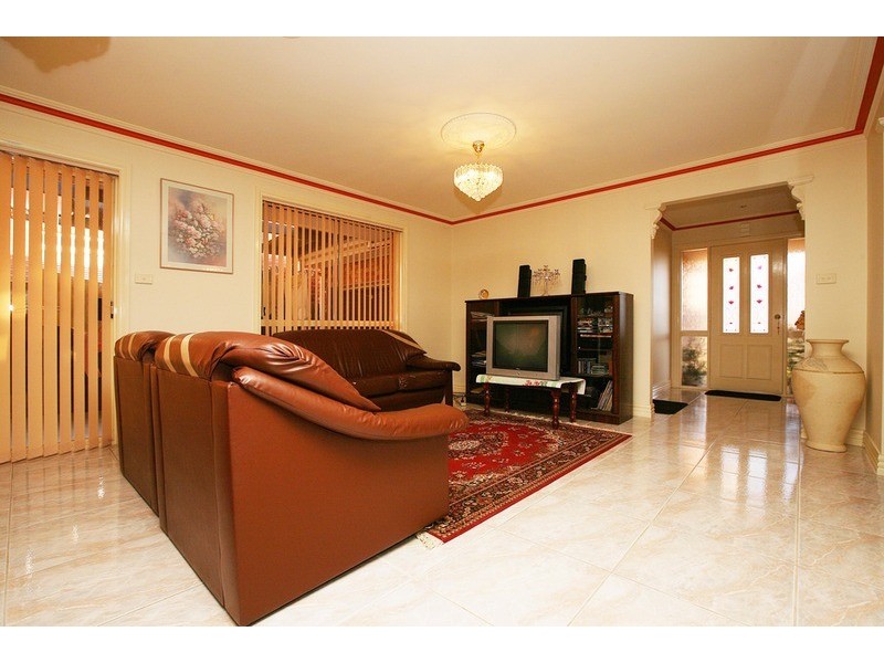 13 Whitmore  Place, Hillside VIC 3037