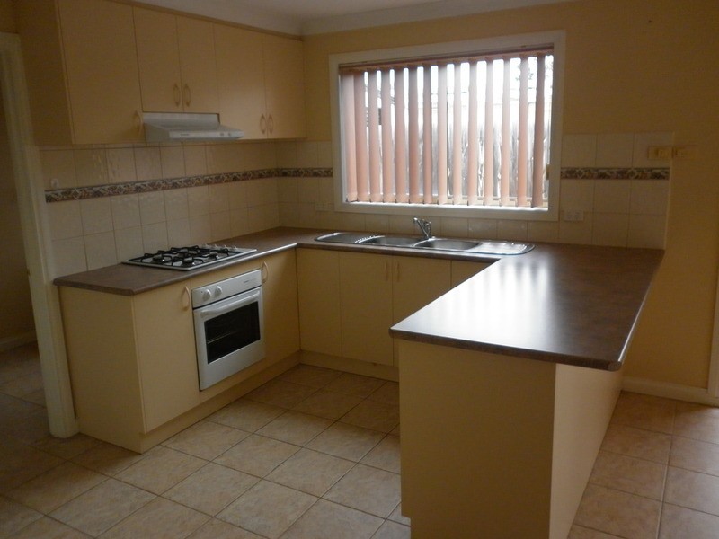 2/9 Leslie  Street, St Albans VIC 3021