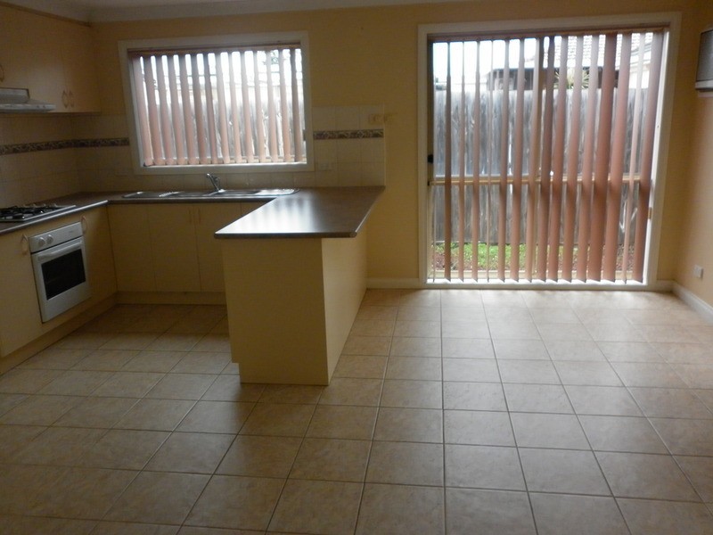 2/9 Leslie  Street, St Albans VIC 3021