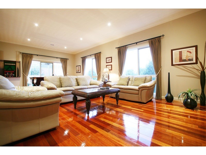 9 Sovereign Way, Hillside VIC 3037