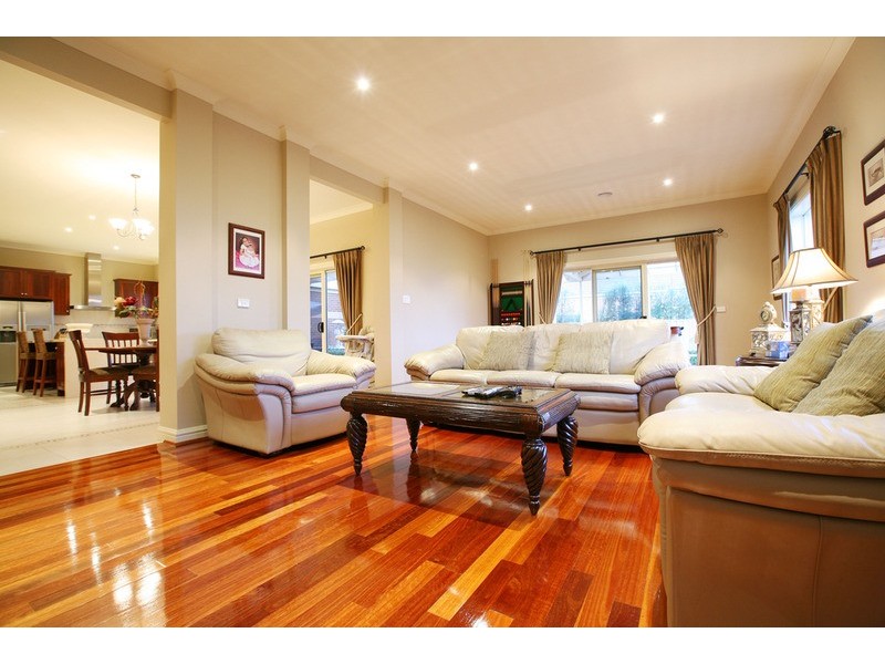 9 Sovereign Way, Hillside VIC 3037