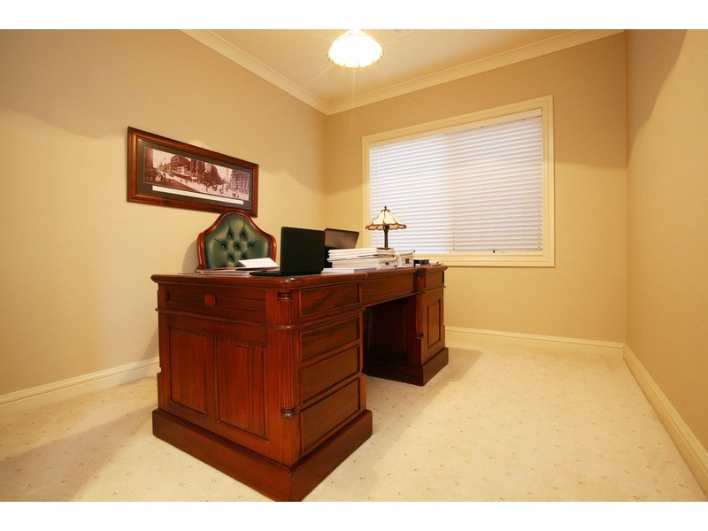 9 Sovereign Way, Hillside VIC 3037