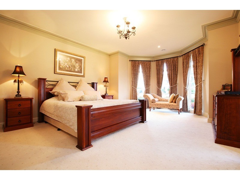 9 Sovereign Way, Hillside VIC 3037