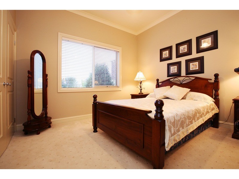 9 Sovereign Way, Hillside VIC 3037