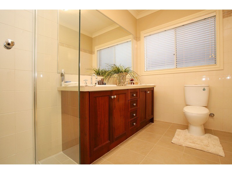 9 Sovereign Way, Hillside VIC 3037