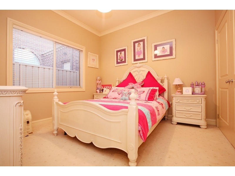 9 Sovereign Way, Hillside VIC 3037