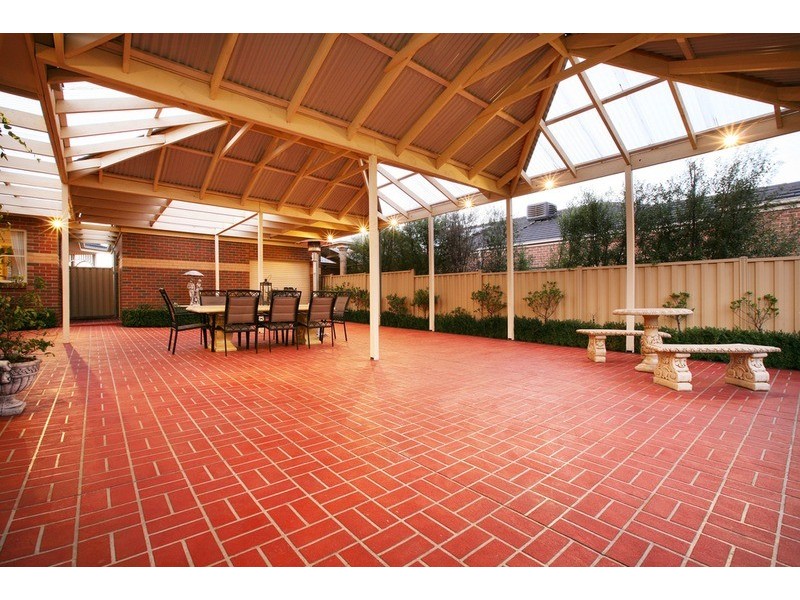 9 Sovereign Way, Hillside VIC 3037