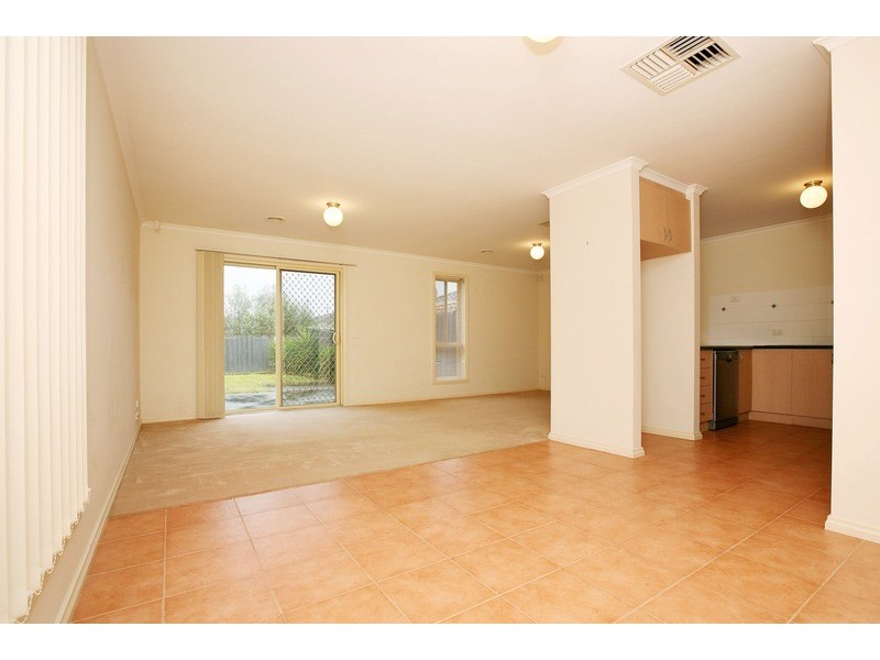 1/14 Aneta Avenue, Hillside VIC 3037