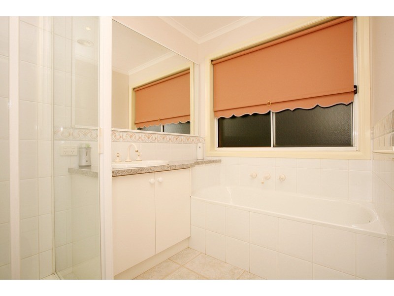 15 Bedingham Drive, Hillside VIC 3037