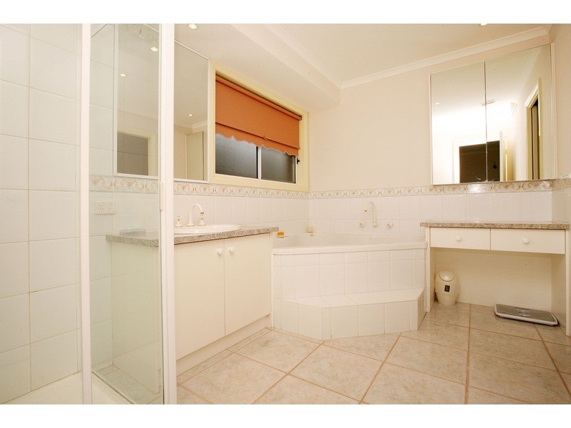 15 Bedingham Drive, Hillside VIC 3037