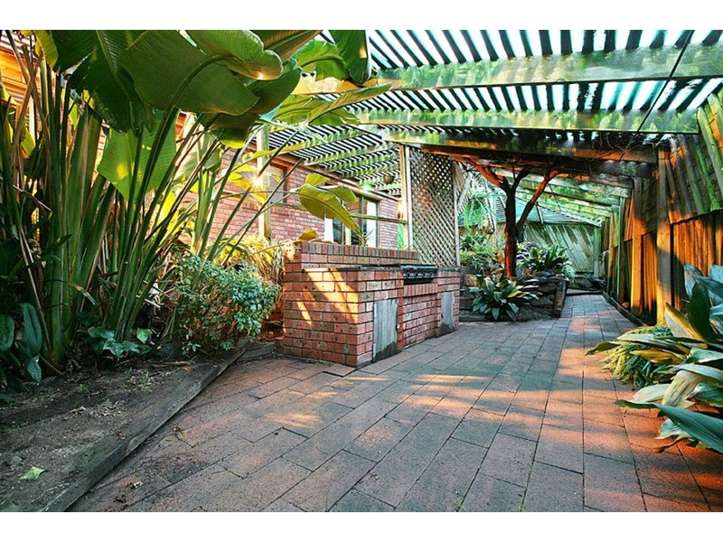 4 Yanchep Court, Taylors Lakes VIC 3038