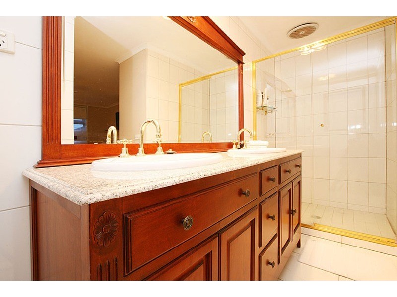 4 Yanchep Court, Taylors Lakes VIC 3038