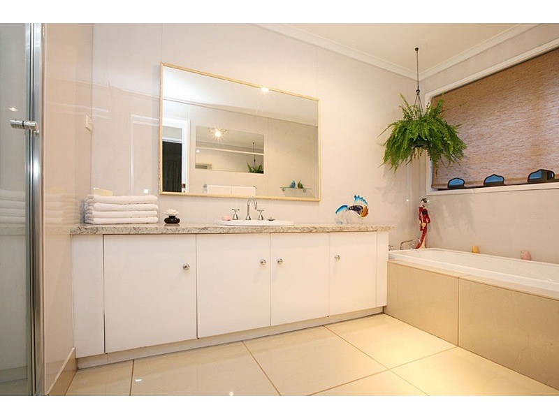 4 Yanchep Court, Taylors Lakes VIC 3038