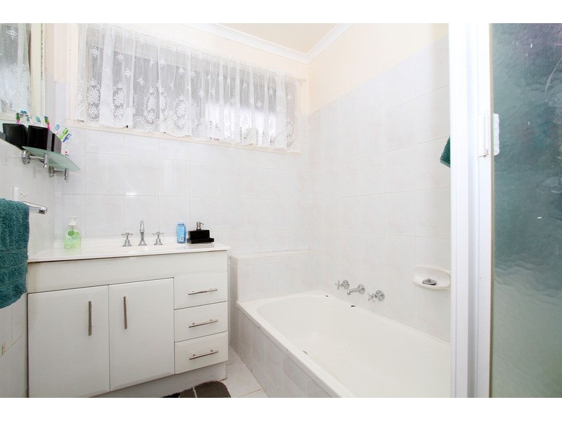 8 Finchley Place, Kealba VIC 3021