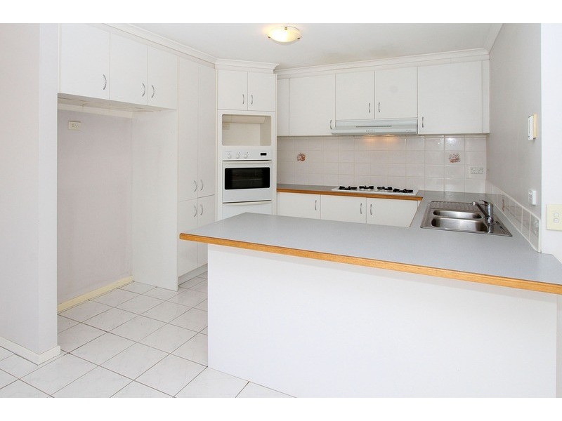 33 McCubbin Drive, Taylors Lakes VIC 3038