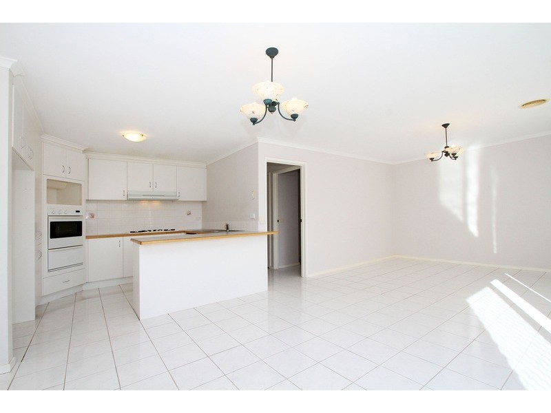 33 McCubbin Drive, Taylors Lakes VIC 3038