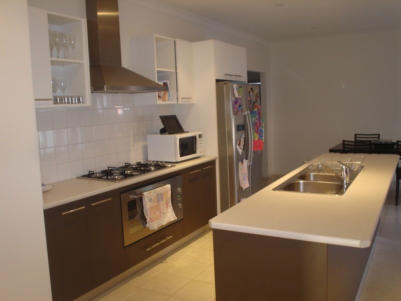 5 Oakview Parade, Caroline Springs VIC 3023