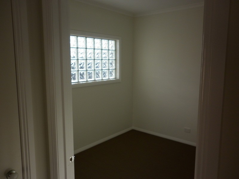 17/1 The Entrance, Caroline Springs VIC 3023