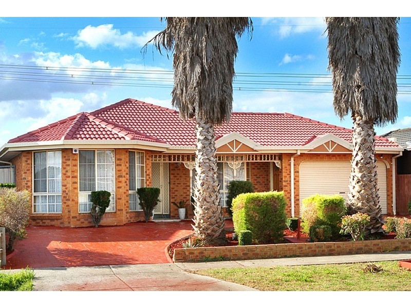 8 Pintail Crescent, Taylors Lakes VIC 3038