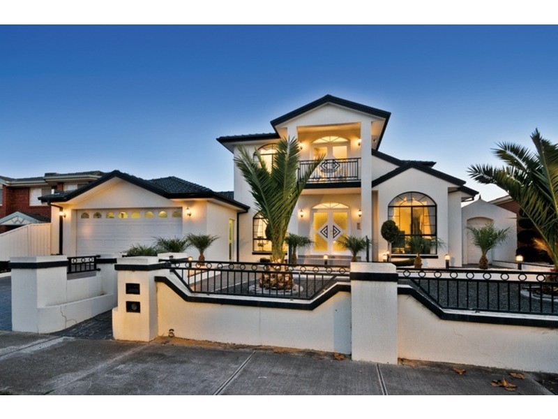 35 McCubbin Drive, Taylors Lakes VIC 3038