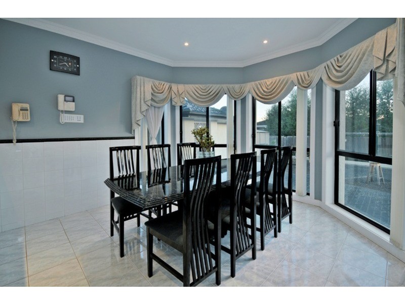 35 McCubbin Drive, Taylors Lakes VIC 3038