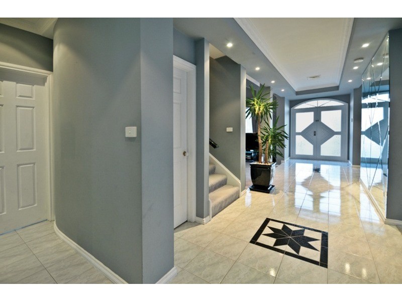 35 McCubbin Drive, Taylors Lakes VIC 3038