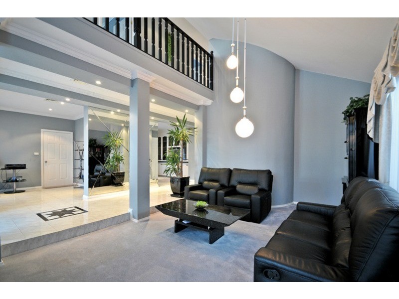 35 McCubbin Drive, Taylors Lakes VIC 3038