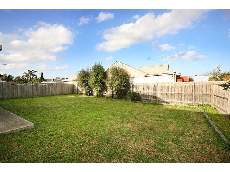 12 Ruben Drive, Sydenham VIC 3037