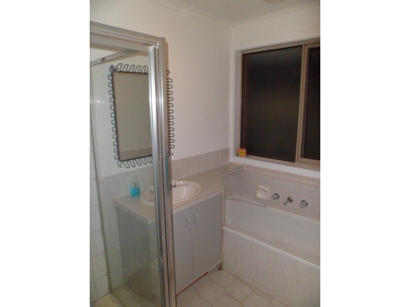 16 Jester Court, Kings Park VIC 3021