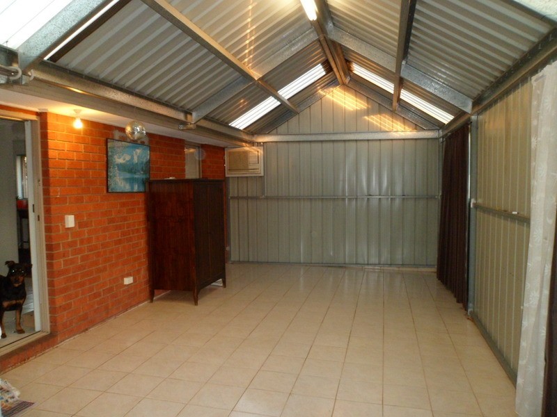 16 Jester Court, Kings Park VIC 3021