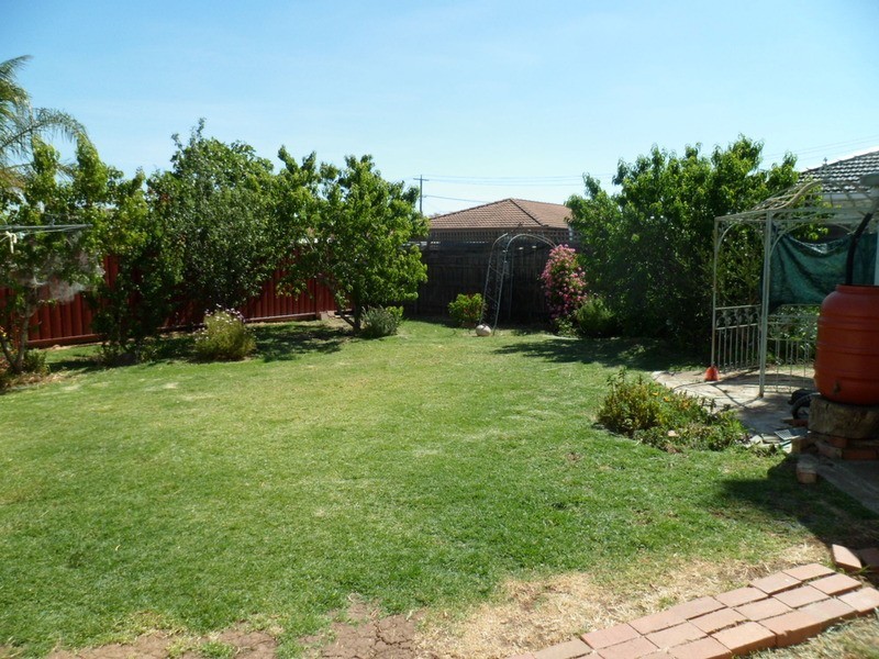 16 Jester Court, Kings Park VIC 3021